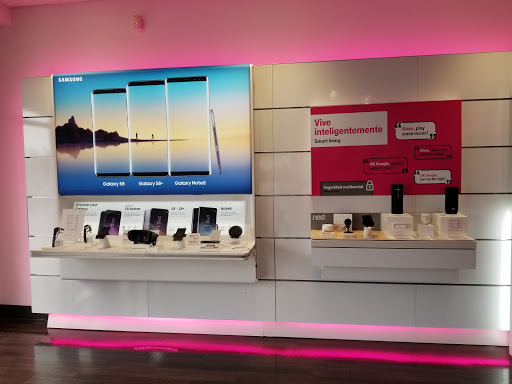 Cell Phone Store «T-Mobile», reviews and photos, 1337 E Vine St, Kissimmee, FL 34744, USA