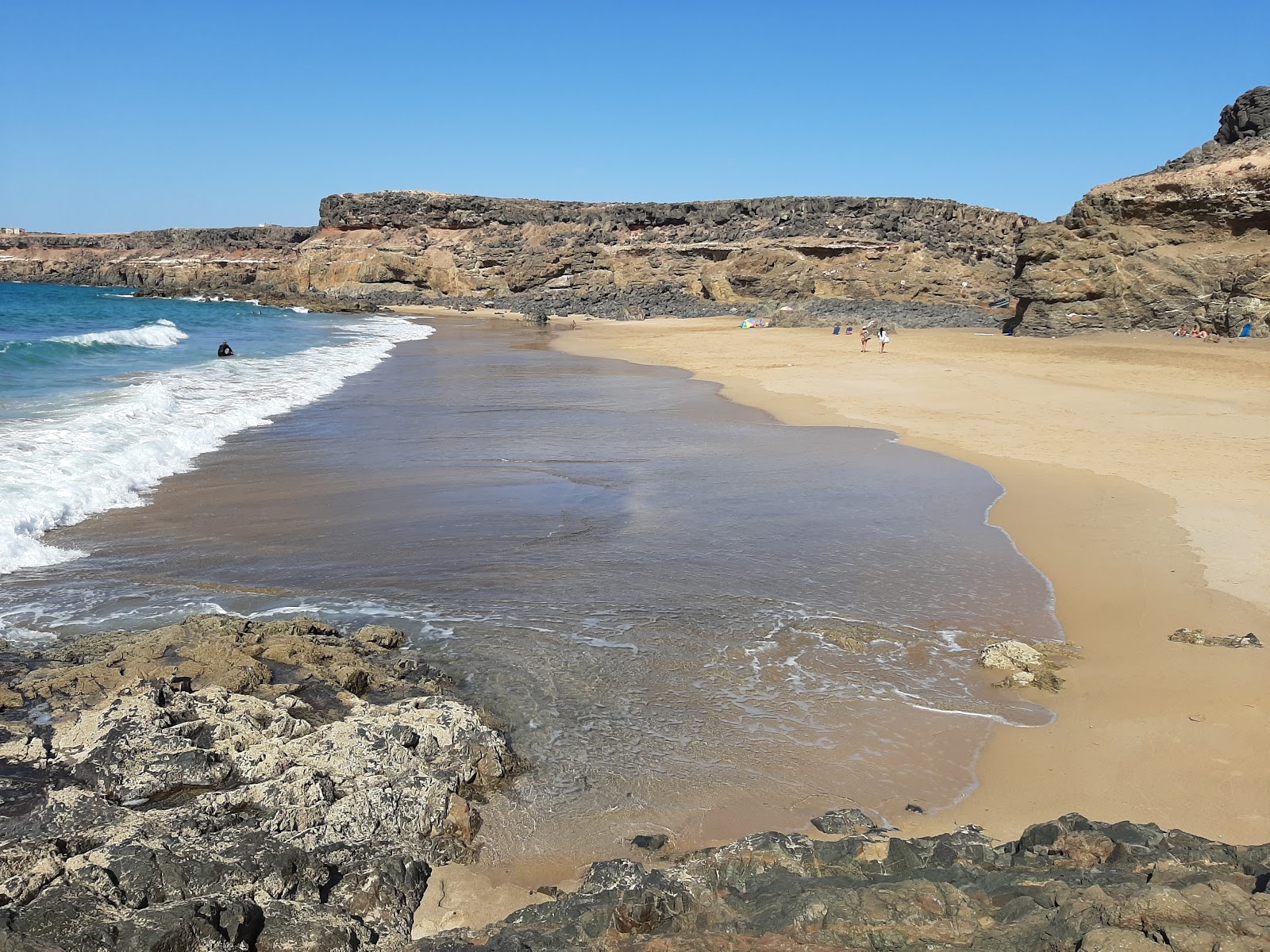 Fotografie cu Playa Tebeto cu o suprafață de nisip strălucitor