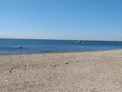 Valokuva Playa del Baconeista. ympäröity vuorilla
