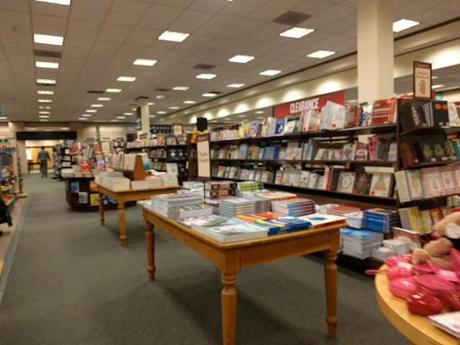 Book Store «Barnes & Noble Booksellers Valencia», reviews and photos, 23630 Valencia Blvd, Santa Clarita, CA 91355, USA