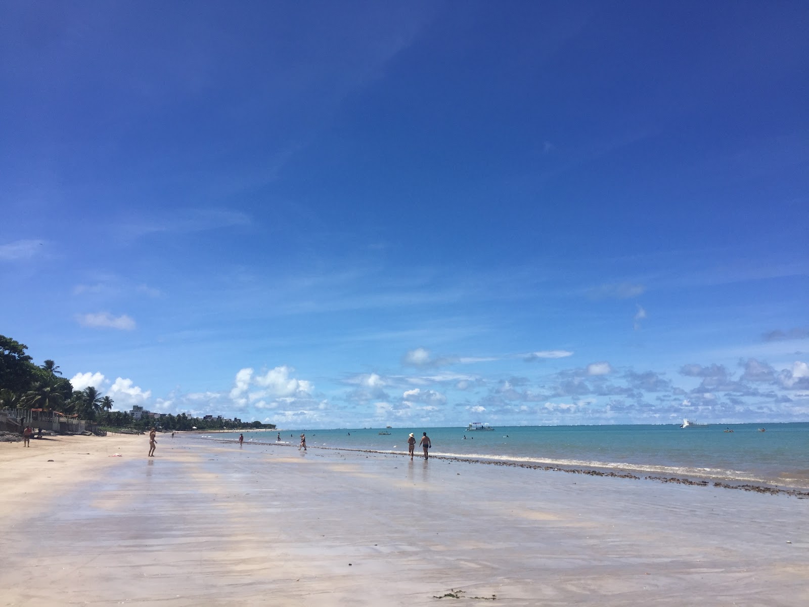 Foto van Camboinha Strand met helder zand oppervlakte