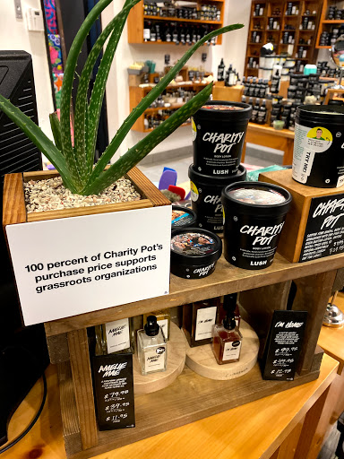 Cosmetics Store «LUSH Fresh handmade cosmetics», reviews and photos, 605 Lincoln Rd B, Miami Beach, FL 33139, USA