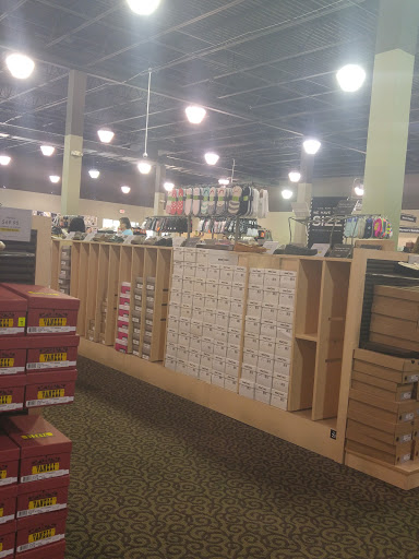 Shoe Store «DSW Designer Shoe Warehouse», reviews and photos, 9051 Snowden Square Dr, Columbia, MD 21045, USA