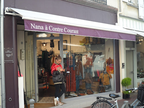 Nana à Contre Courant à Trouville-sur-Mer