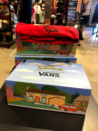 Shoe Store «Vans», reviews and photos, 1314 Pacific Coast Hwy, Hermosa Beach, CA 90254, USA