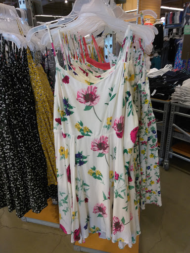Clothing Store «Old Navy», reviews and photos, 485 River Rd, Edgewater, NJ 07020, USA