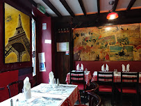 Atmosphère du Restaurant français La Taverne de Montmartre à Paris - n°6