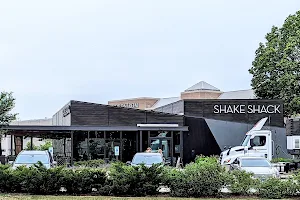 Shake Shack Oak Brook image