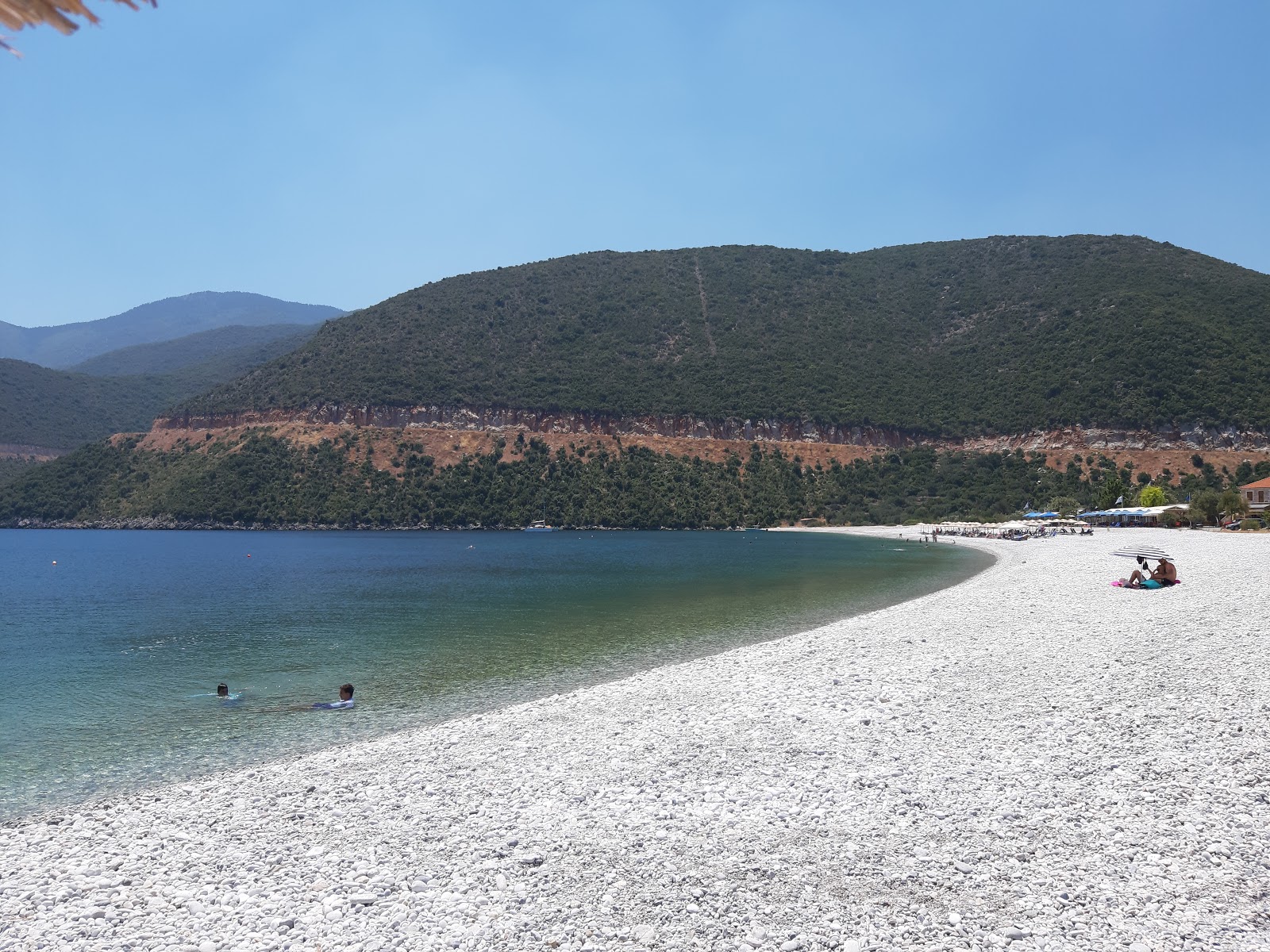 Fotografija Fokiano beach z turkizna čista voda površino