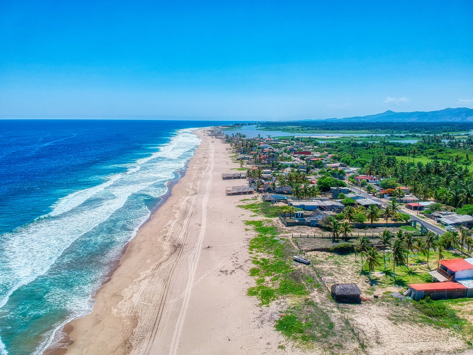 Zdjęcie Playa Barra de Coyuca z proste i długie