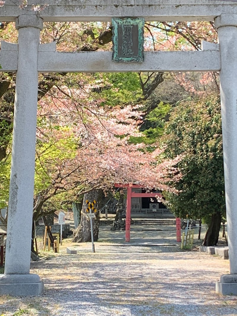 石引神社