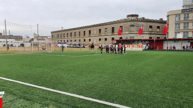 Opiniones de Cancha de Alas Rojas Baby Futbol en Parque del Plata - Campo de fútbol