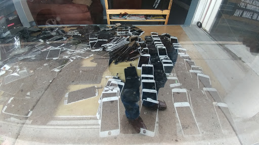 Phone Repair Service «Uptown Phone Repairs», reviews and photos, 5456 Nicollet Ave, Minneapolis, MN 55419, USA