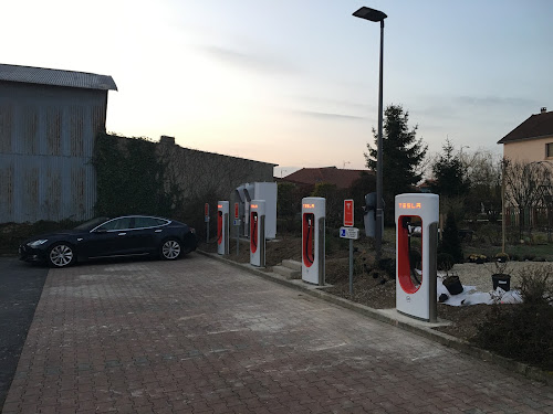Borne de recharge de véhicules électriques Tesla Supercharger Matougues