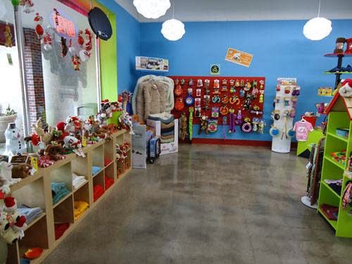 Pet Supply Store «Bone-A-Patreat», reviews and photos, 4110 University Ave, Des Moines, IA 50311, USA