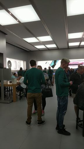 Computer Store «Apple Greenwich Avenue», reviews and photos, 356 Greenwich Ave, Greenwich, CT 06830, USA