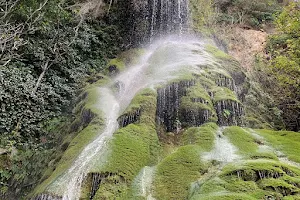 Kremiotis waterfall image