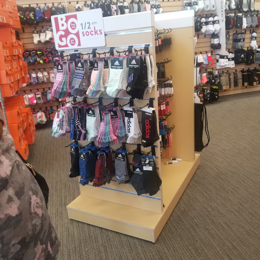 Shoe Store «Famous Footwear», reviews and photos, 1665 Olentangy River Rd, Columbus, OH 43212, USA