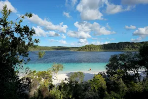 Lake McKenzie image