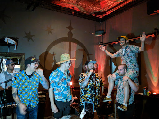 Bar «Crown Liquors», reviews and photos, 2821 N Milwaukee Ave, Chicago, IL 60618, USA