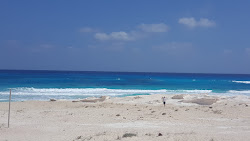 Foto af Umm al-Rakhm Beach med rummelig kyst