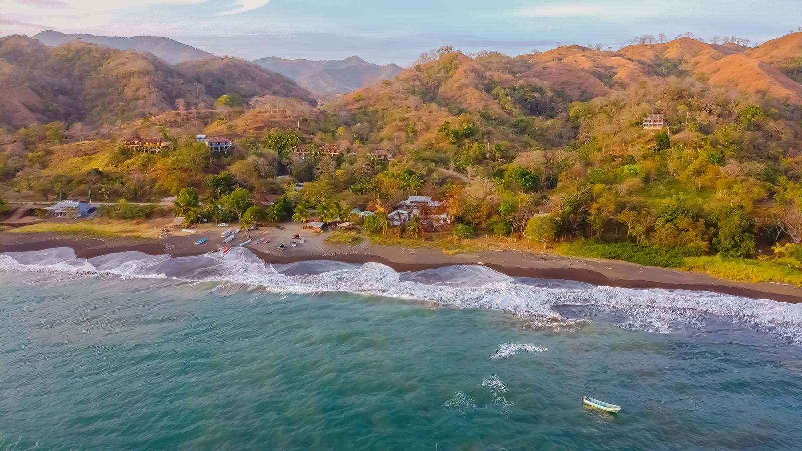 Photo of Los Buzos Beach with very clean level of cleanliness