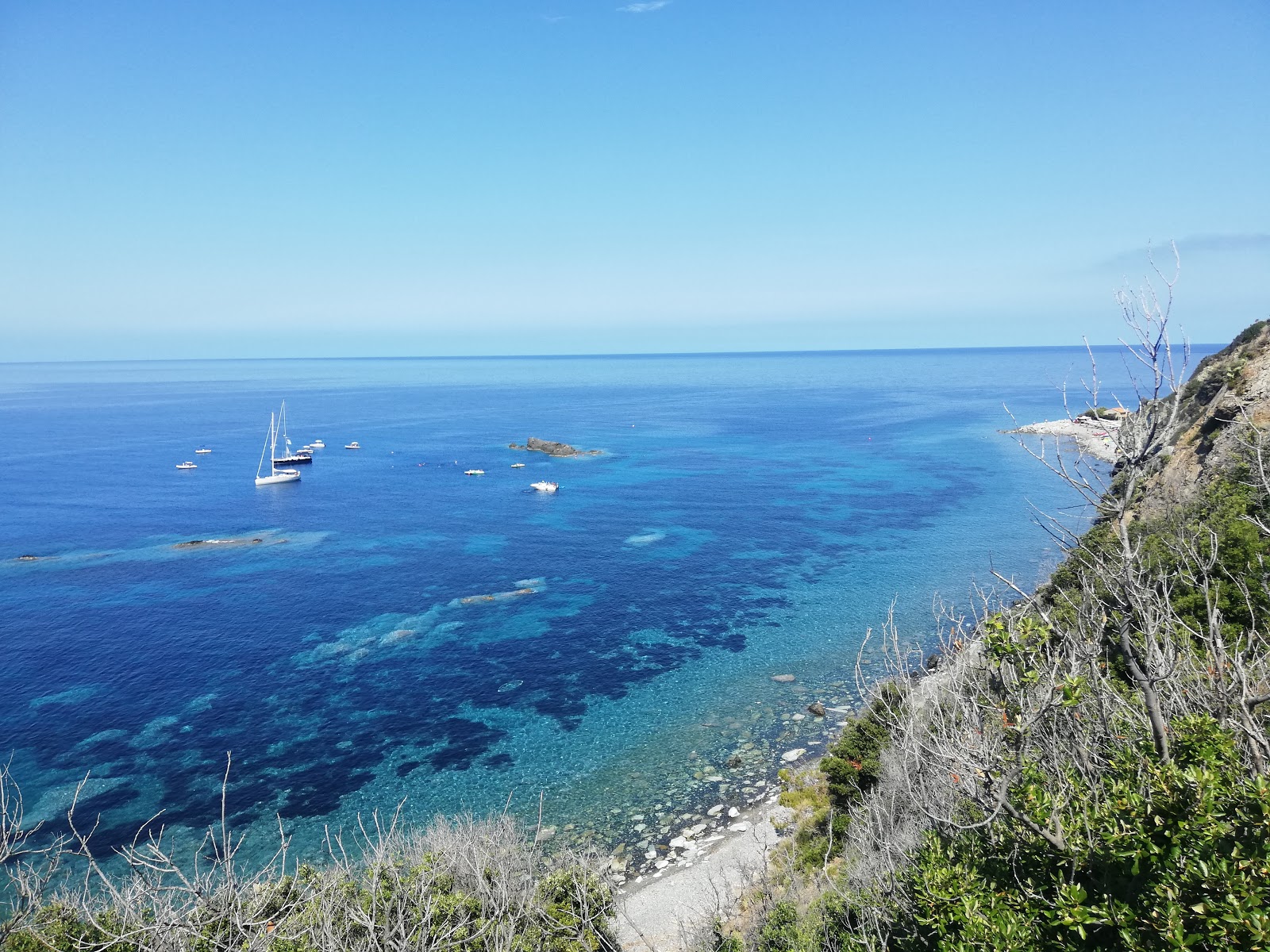 Foto van Spiaggia dell'Ogliera met blauw puur water oppervlakte