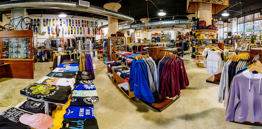 Tiendas de ropa montaña en Milwaukee