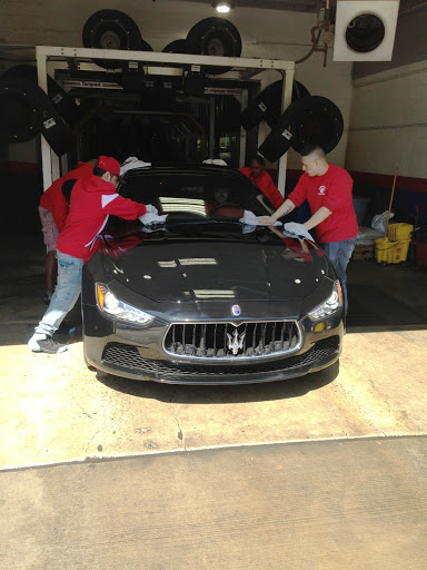 Car Wash «White Glove Car Wash & Detailing», reviews and photos, 1415 W Shakespeare Ave, Chicago, IL 60614, USA