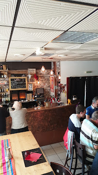 Atmosphère du Restaurant Bodega Le Saphir à Brassac-les-Mines - n°4