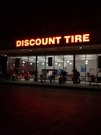 Tire Shop «Discount Tire Store - Tucson, AZ», reviews and photos, 3960 W Ina Rd, Tucson, AZ 85741, USA