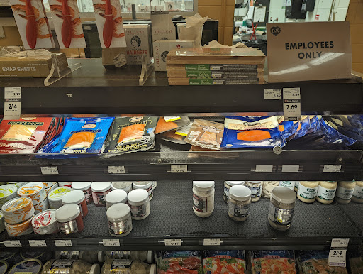 Grocery Store «D & W Fresh Market», reviews and photos, 2103 Parkview Ave, Kalamazoo, MI 49008, USA