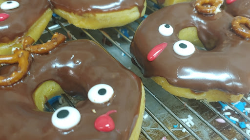 Donut Shop «Donut Hutt», reviews and photos, 1016 W Poplar Ave #111, Collierville, TN 38017, USA