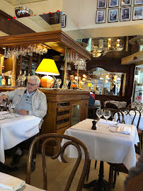 Atmosphère du Restaurant français Le Petit Saint Honoré à Paris - n°14