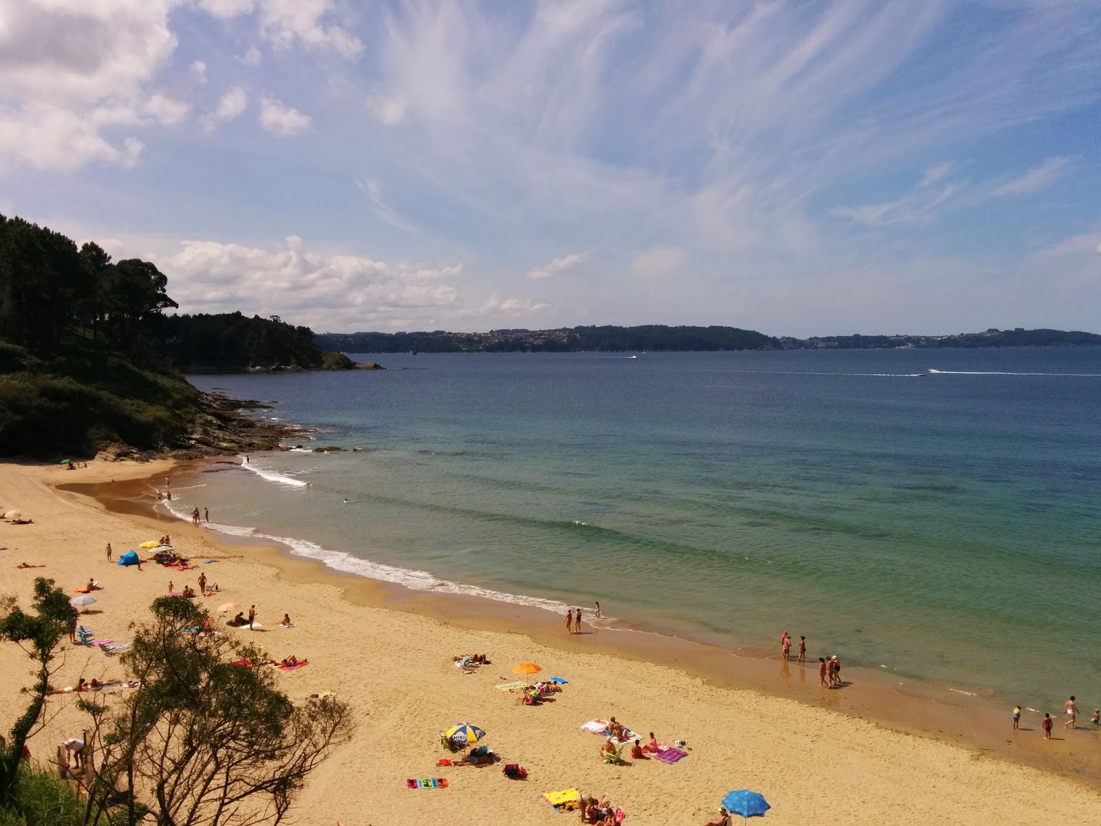 Foto di Praia de Ber con una superficie del sabbia bianca fine