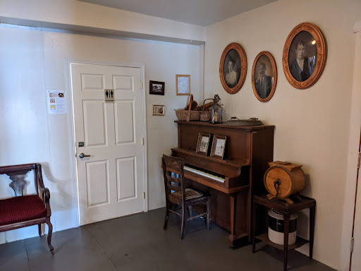 Grocery Store «Butteville General Store», reviews and photos, 10767 Butte St NE, Aurora, OR 97002, USA