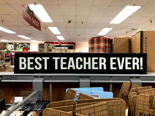 Shopping Mall «Tuskatella Shopping Center», reviews and photos, 1344 N Tustin St, Orange, CA 92867, USA