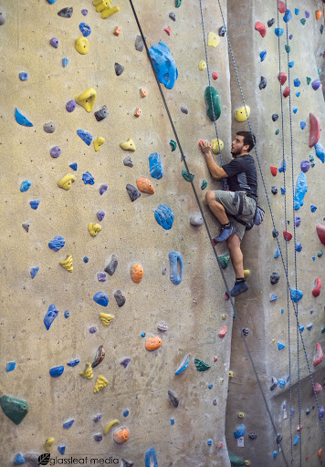 Rock Climbing Gym «Hangar 18 Indoor Climbing Gym - South Bay», reviews and photos, 4926 W Rosecrans Ave, Hawthorne, CA 90250, USA