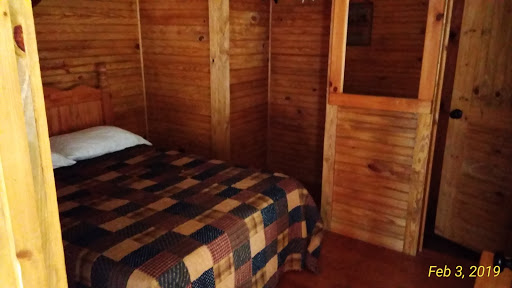 Cabin Rental Agency «Dixieland Cabins», reviews and photos, 1613 Donelson Pkwy, Dover, TN 37058, USA