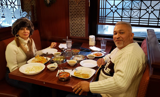 Shopping Mall «Oaktree Mall Shopping Center», reviews and photos, 2024 Center Ave n, Fort Lee, NJ 07024, USA