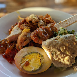 Nasi Ayam Kedewatan Ibu Mangku - Ubud (Pusat)