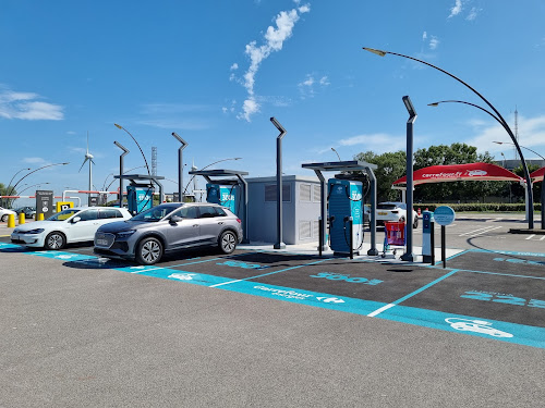 Station de recharge pour véhicules électriques à Coquelles