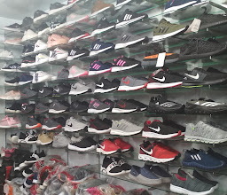 Toko Sepatu photo