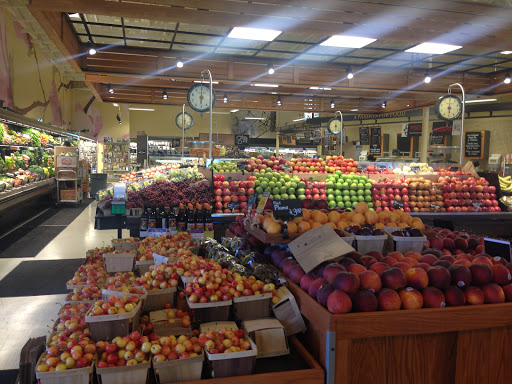 Gourmet Grocery Store «Metropolitan Market Magnolia», reviews and photos, 3830 34th Ave W, Seattle, WA 98199, USA