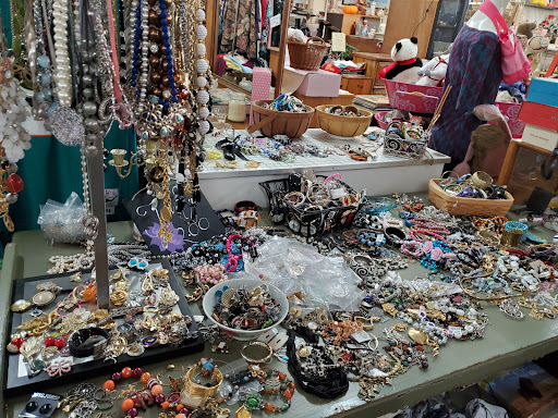 Thrift Store «Lucky Dog Thrift», reviews and photos, 158 E Main St, New Holland, PA 17557, USA