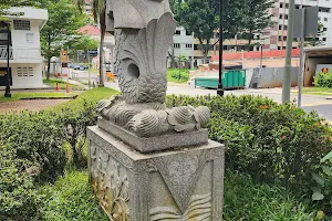 Ang Mo Kio Merlion Twins Statue image
