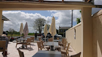 Atmosphère du Restaurant Le Tivoli à Cricqueville-en-Bessin - n°3