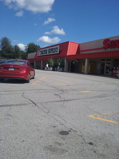 Home Improvement Store «Tractor Supply Co.», reviews and photos, 240 Cross Roads Plz, Mt Pleasant, PA 15666, USA