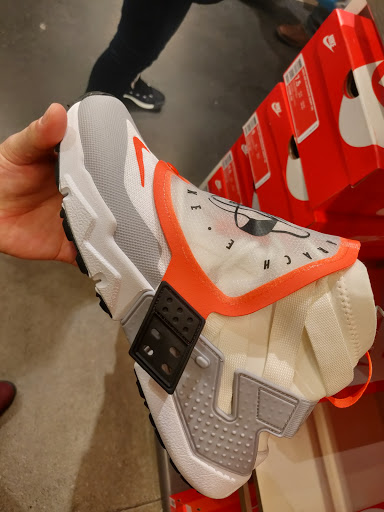Clothing Store «Nike Factory Store», reviews and photos, 2200 Tanger Blvd #735, Washington, PA 15301, USA