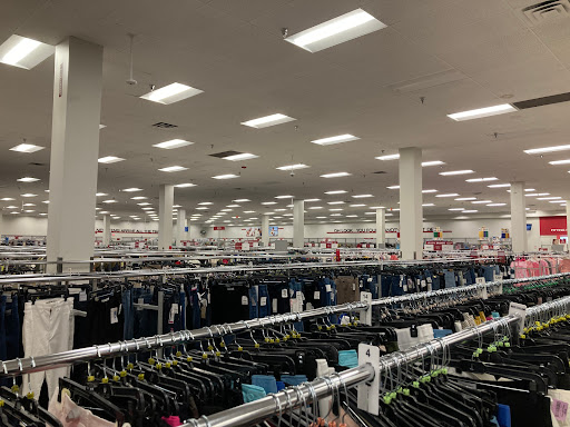 Clothing Store «Burlington Coat Factory», reviews and photos, 6055 E Main St, Columbus, OH 43213, USA